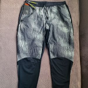 Mens Nike thermore reflection running pants ( size medium stardard fit )